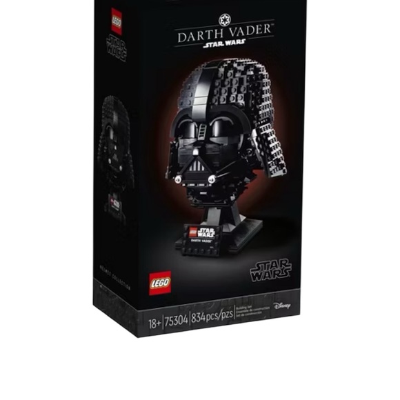 LEGO Star Wars Darth Vader Helmet Set 75304- 834 pieces- NWT - Picture 3 of 3